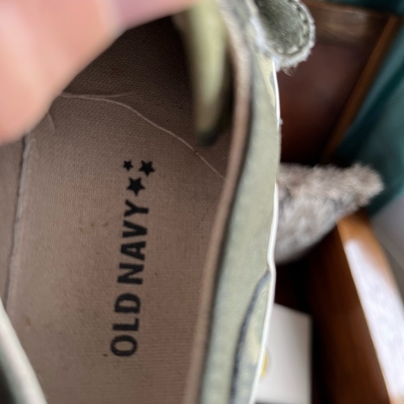 Old Navy Camo shoes, size 10, good used condition, see details - Picture 5 of 7